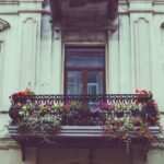 Transformez Votre Balcon en Oasis Urbaine : Guide pour Créer un Jardin Suspendu